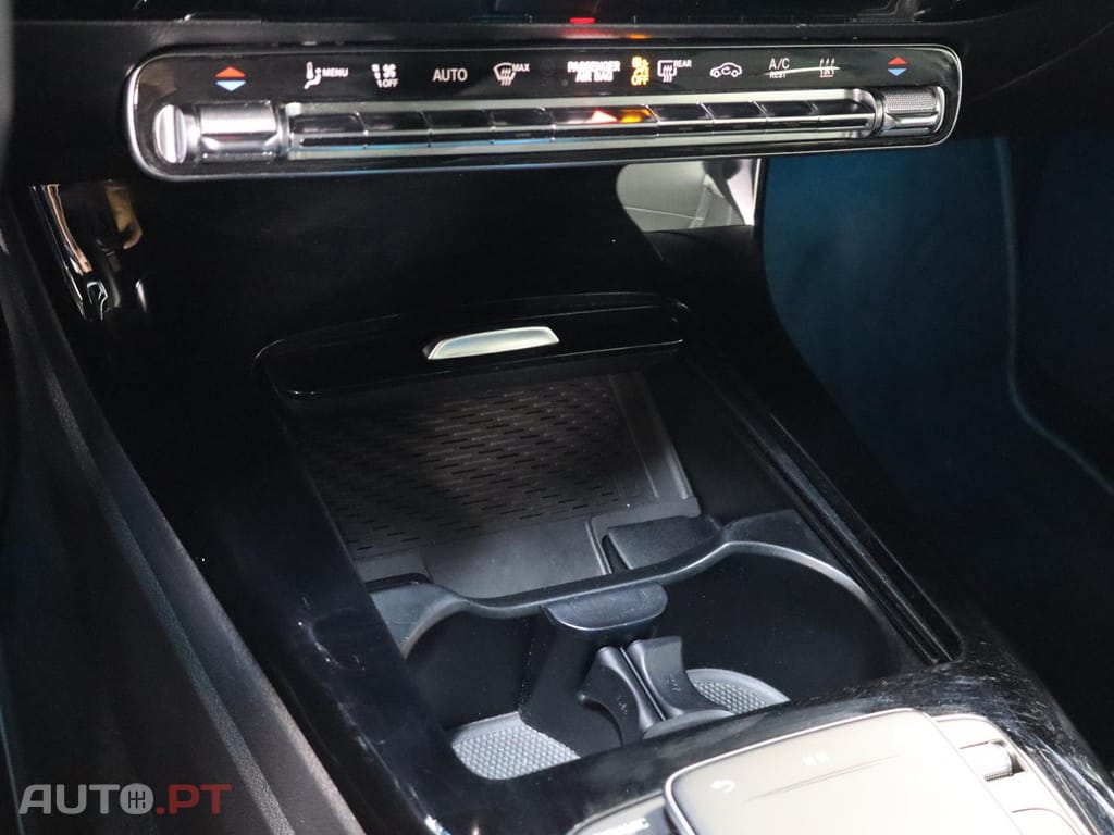 Mercedes-Benz A 250 e Auto AMG LINE