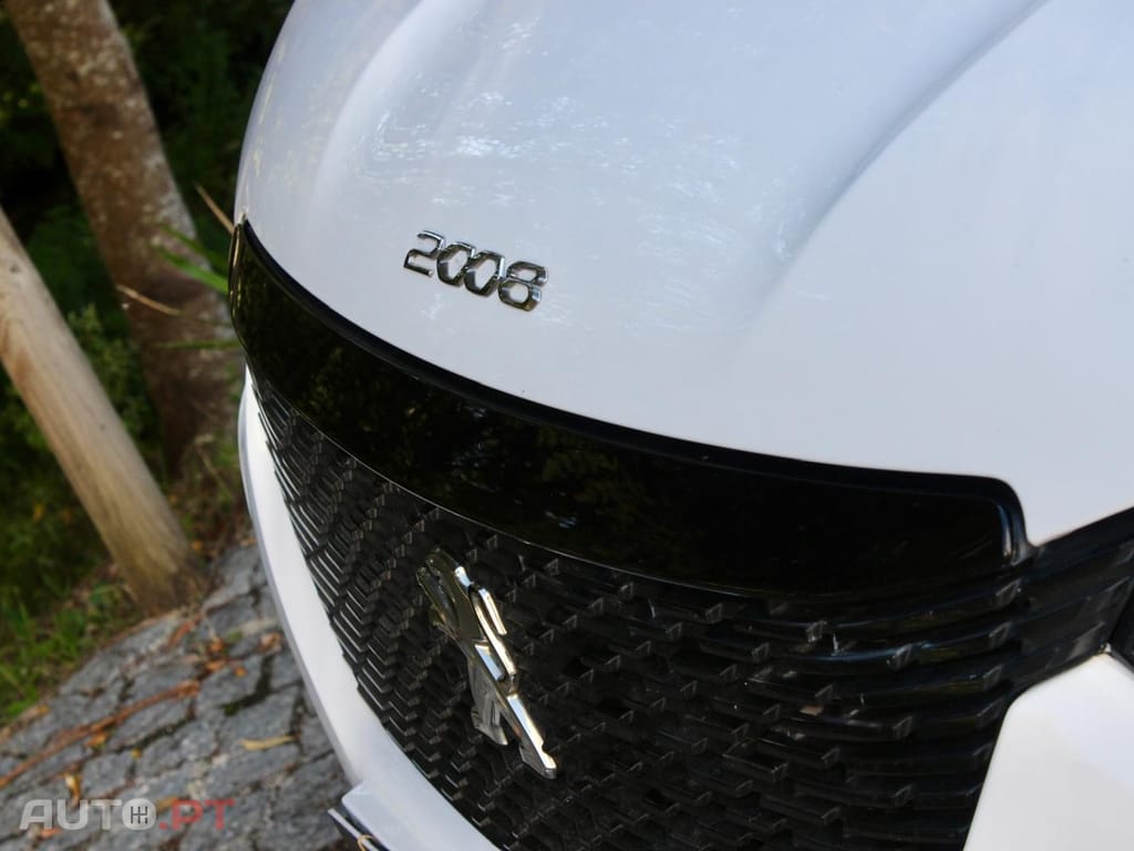 Peugeot 2008 1.2 PureTech Active EAT8