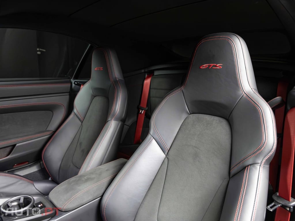 Porsche 911 Carrera 4 GTS Cabriolet