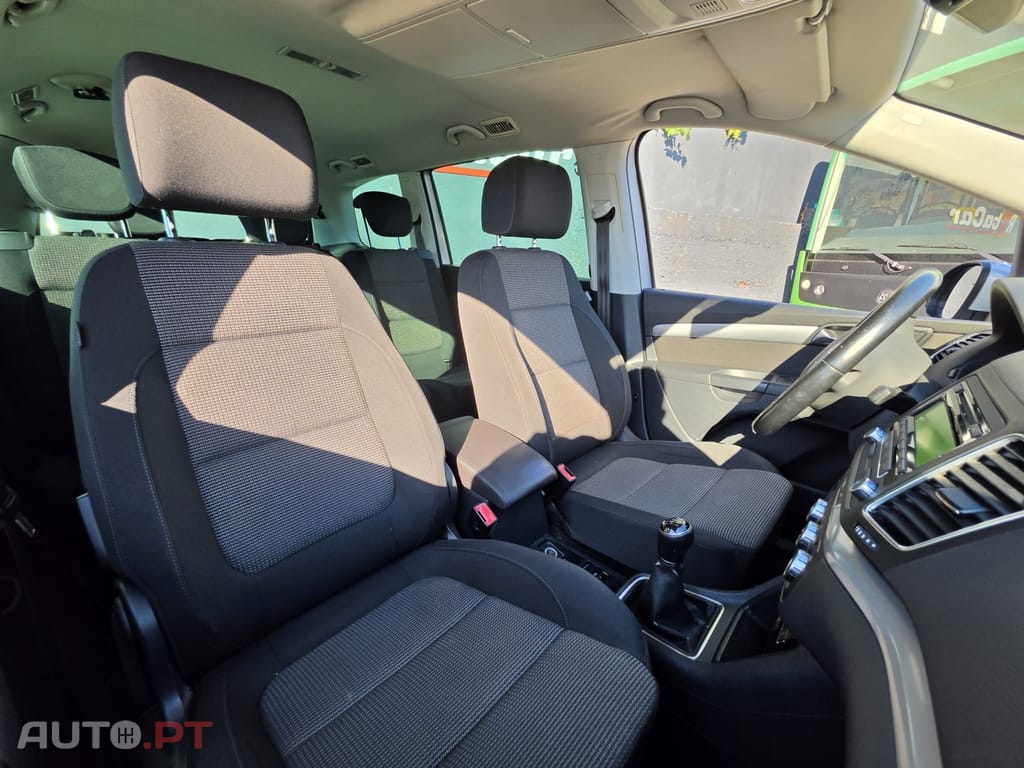 Volkswagen Sharan 2.0 TDI Confortline — fotografia 17