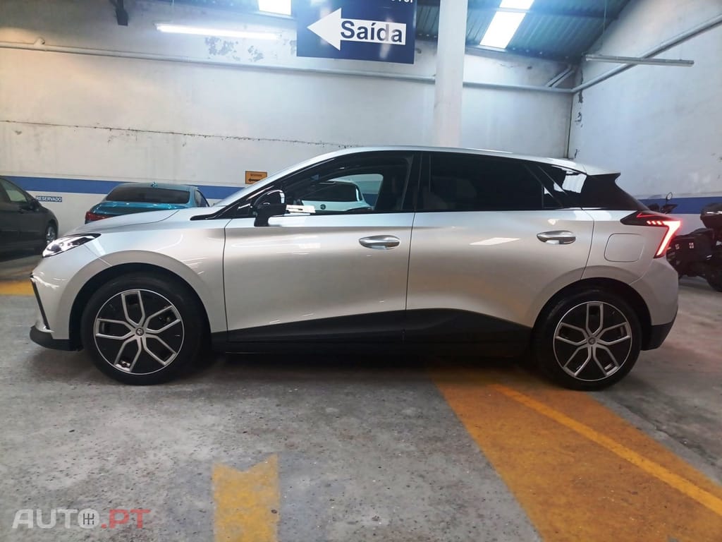 MG MG4 64 kWh Luxury