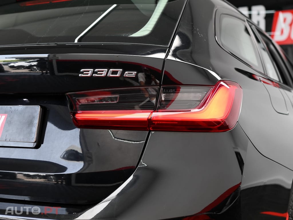 BMW 330 e Touring Line Sport Auto