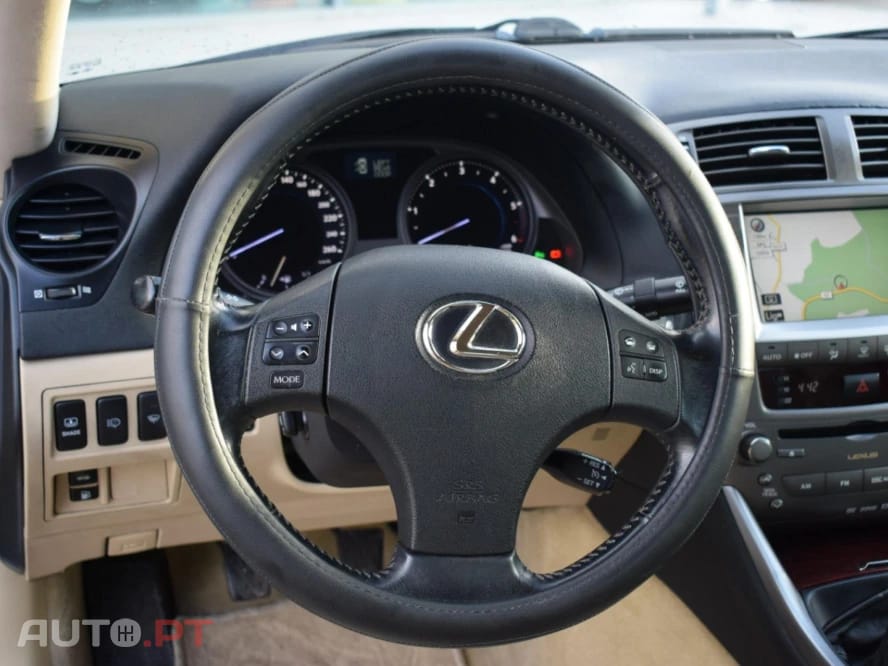 Lexus IS 220