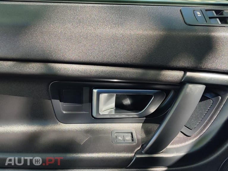 Land Rover Discovery Sport 2.0 eD4 HSE Luxury — fotografia 28