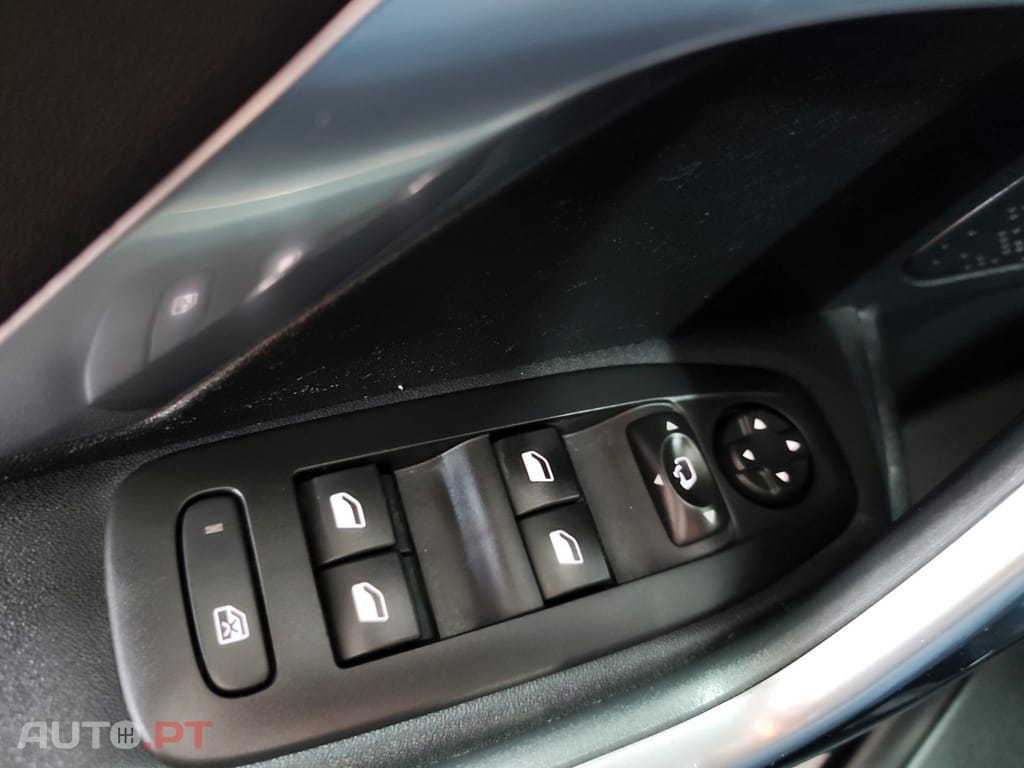 Peugeot 2008 1.6 BlueHDi Crossway