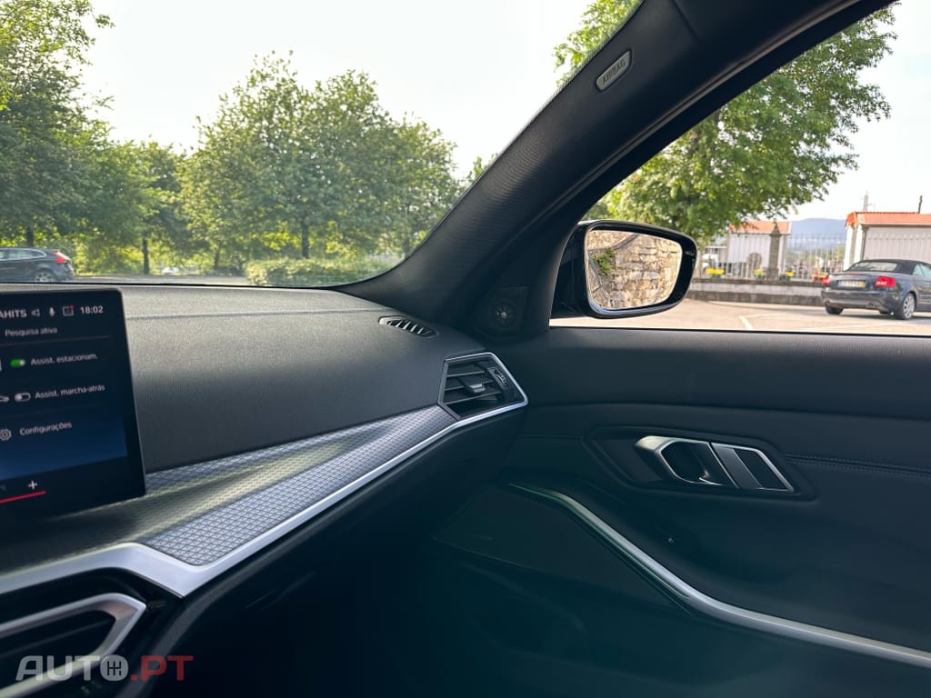 BMW 330 e Touring Pack Desportivo M Auto