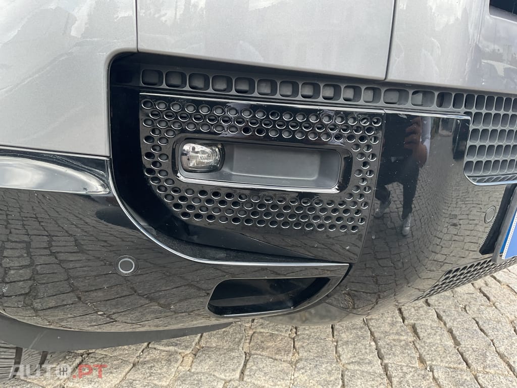 Land Rover Defender 3.0 D250 110 AWD X-Dynamic SE