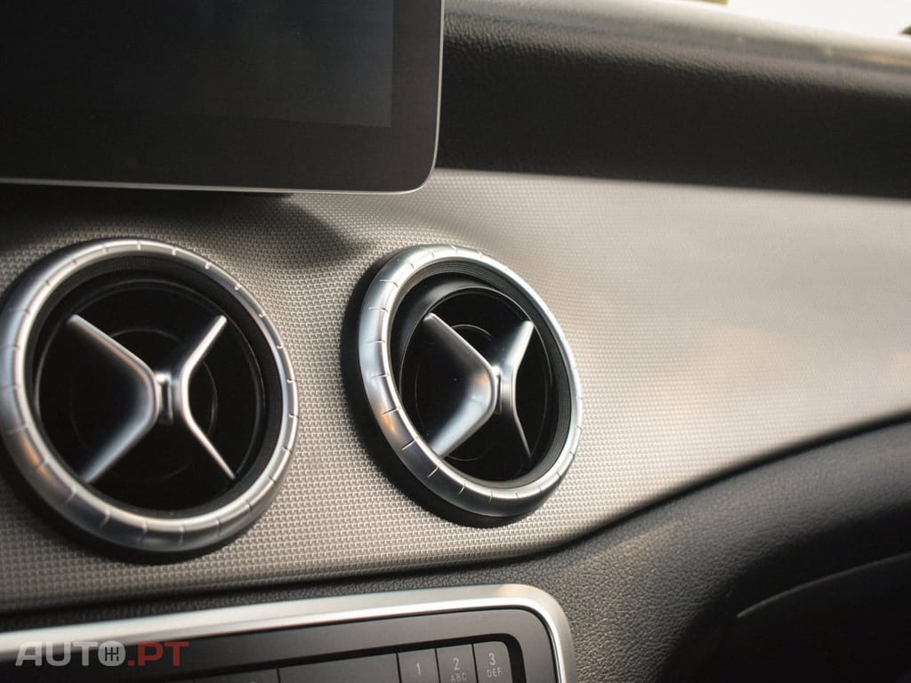 Mercedes-Benz CLA 180 180d