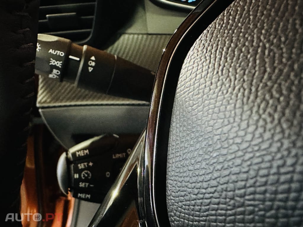 Peugeot E-2008 50 kWh Active Pack