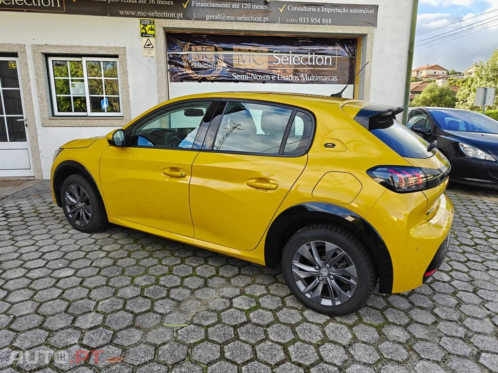 Peugeot E-208 50 kWh Allure Pack