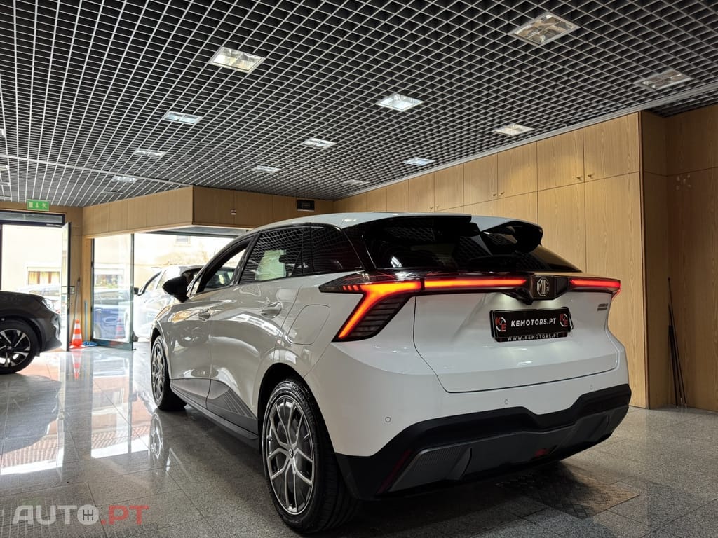 MG MG4 64 kWh Luxury