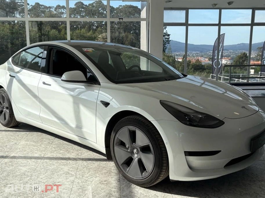 Tesla Model 3 Standard Range Plus RWD