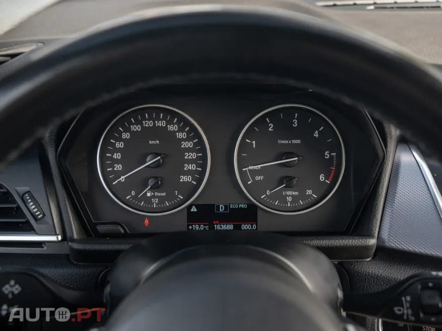 BMW 218 d Pack M Auto — fotografia 8