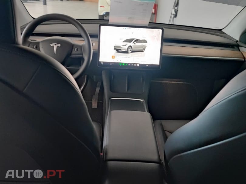 Tesla Model Y Long Range RWD — fotografia 9