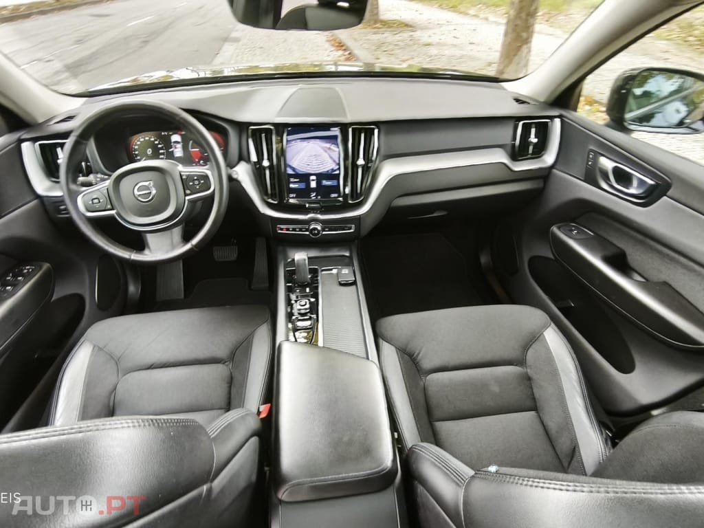 Volvo XC60 2.0 T8 PHEV Momentum Plus AWD