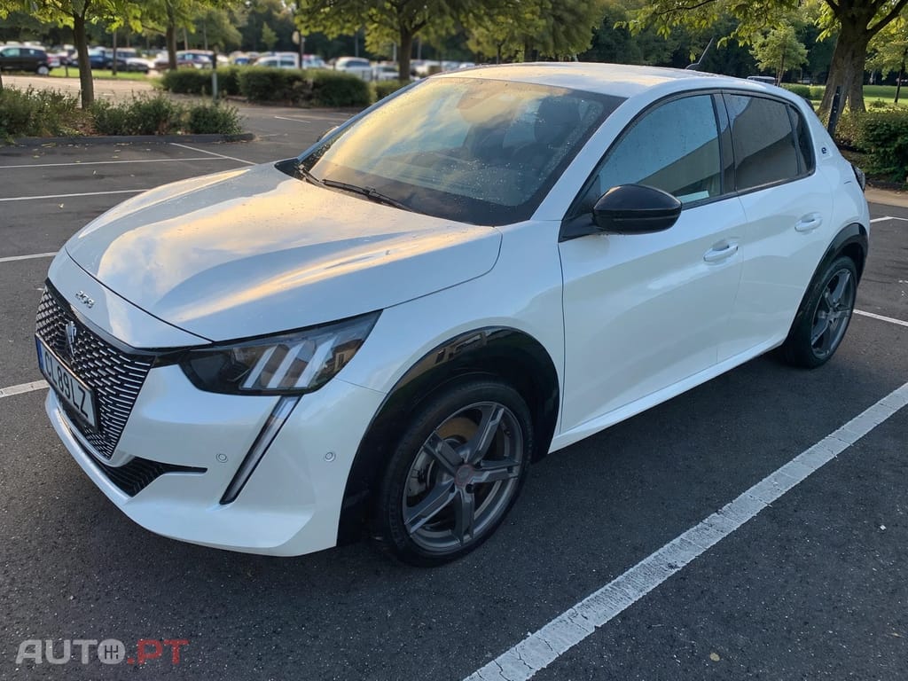 Peugeot E-208 GT
