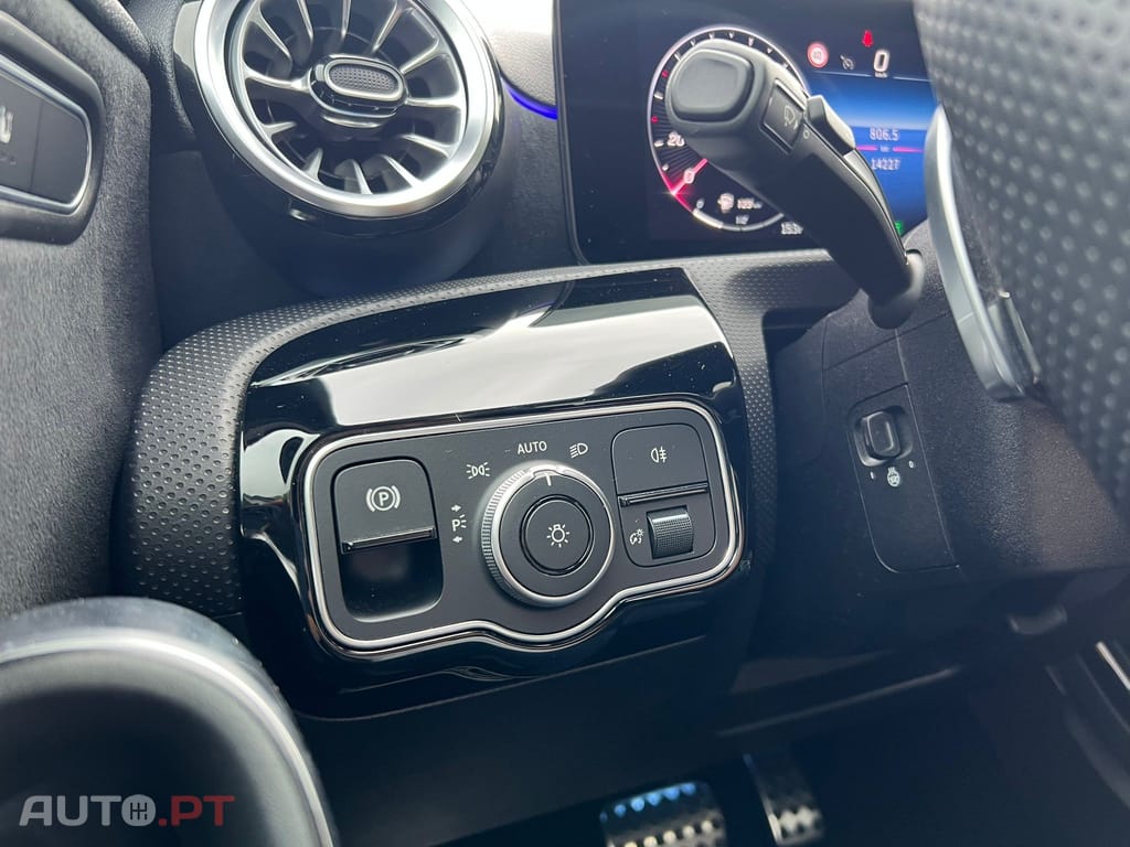 Mercedes-Benz A 250 e AMG Line