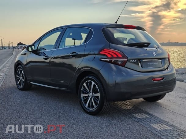 Peugeot 208 1.2 PureTech Allure EAT6