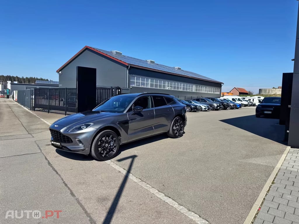 Aston Martin DBX 4.0 V8