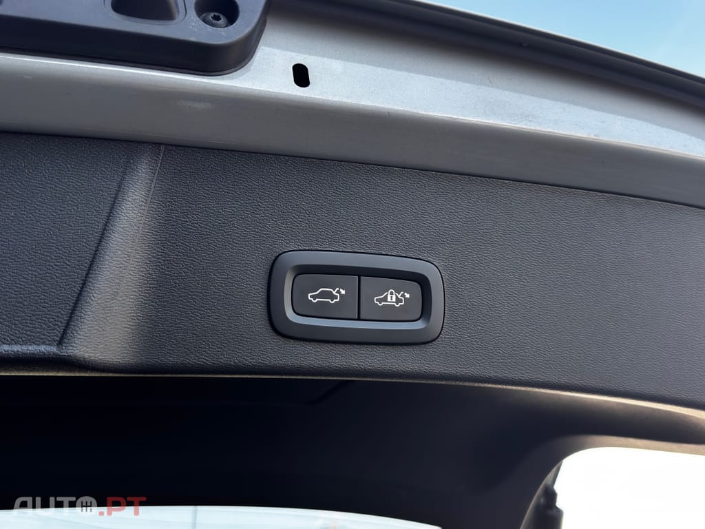 Volvo XC40 1.5 T2 Plus Dark Auto