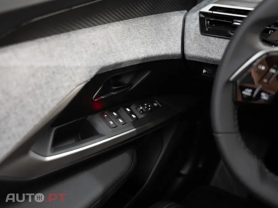 Peugeot 3008 1.2 Hybrid Allure e-DCS6