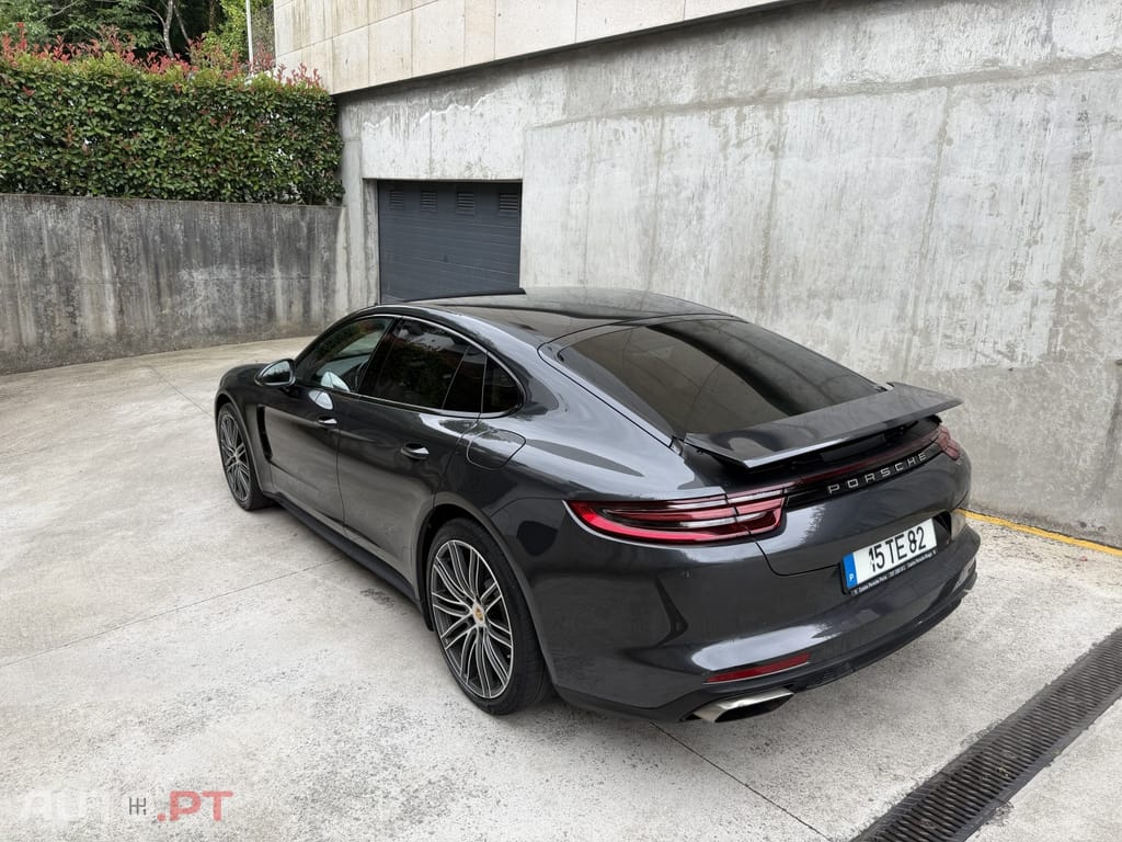 Porsche Panamera 4 E-Hybrid Platinum Edition