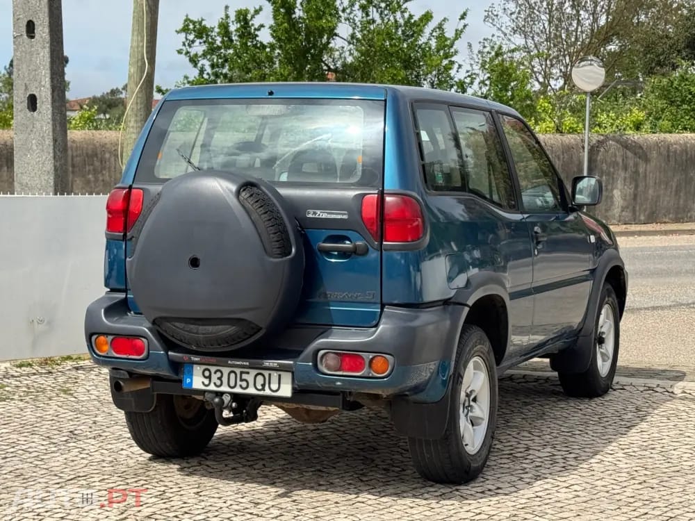 Nissan Terrano Outro