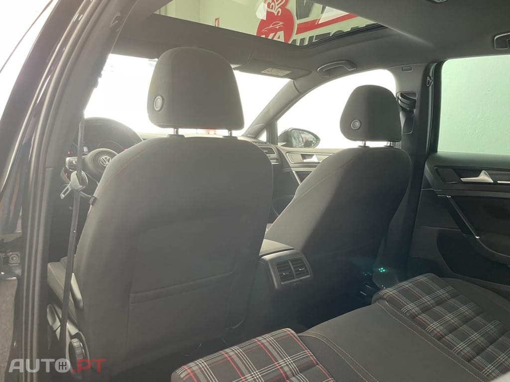 Volkswagen Golf 2.0 TSI GTI DSG