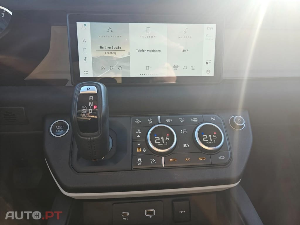 Land Rover Defender 3.0 D200 90 AWD X-Dynamic SE