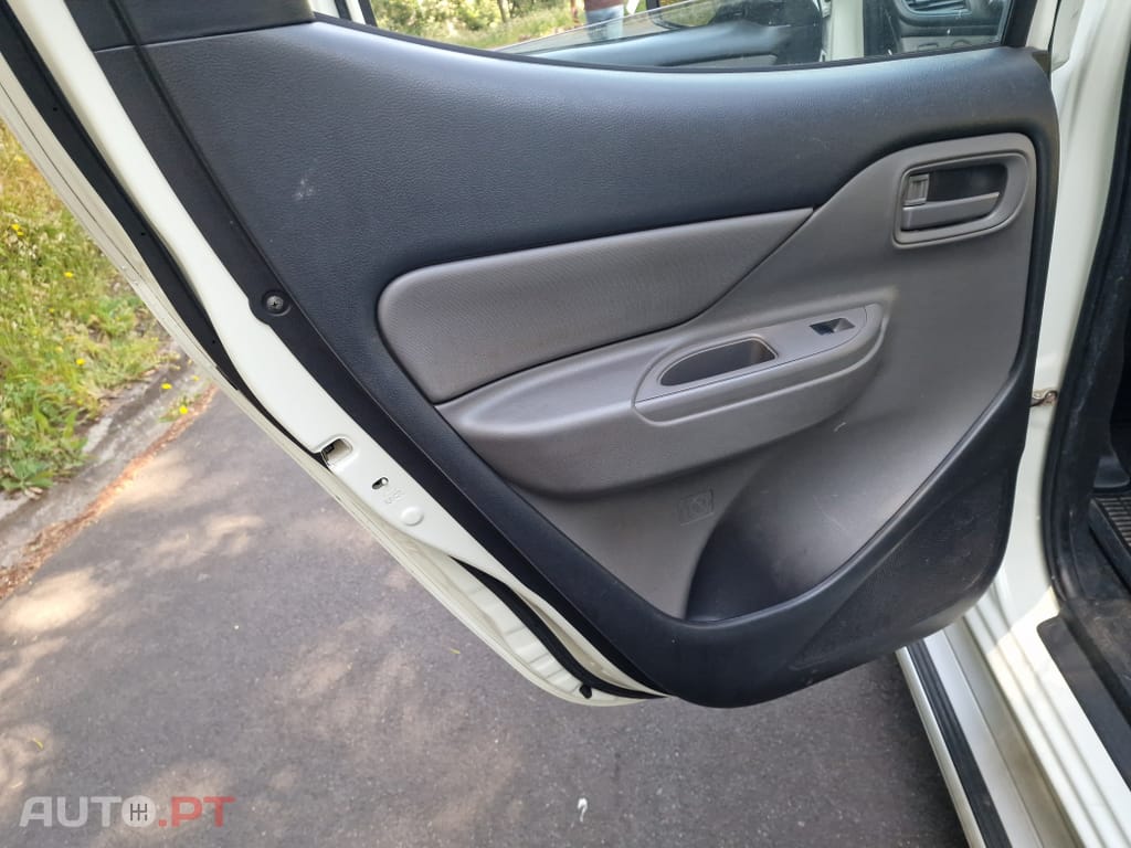 Mitsubishi L200 2.3 DI-D CD Invite 2WD