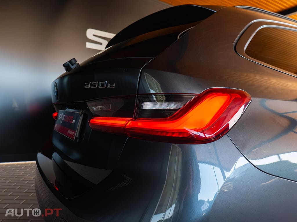 BMW 330 e Touring Corporate Edition Auto