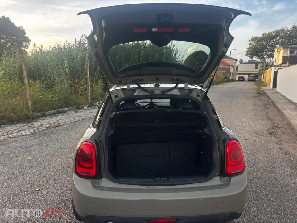 MINI Cooper Cooper Premium Yours Auto