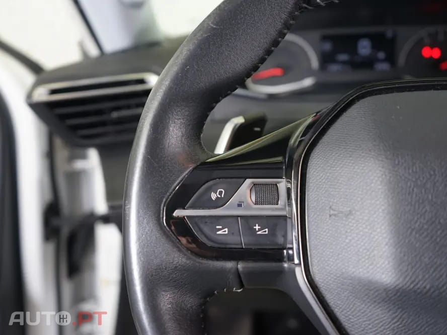 Peugeot 2008 1.2 PureTech Active Pack EAT8