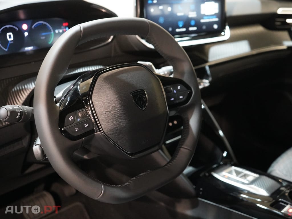 Peugeot 2008 1.2 Hybrid Allure e-DCS6