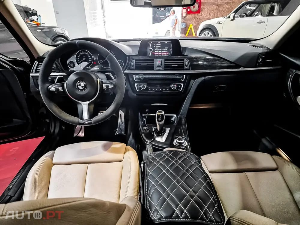 BMW 330 d xDrive Pack Desportivo M Auto
