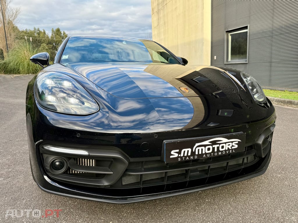 Porsche Panamera 4 E-Hybrid Platinum Edition