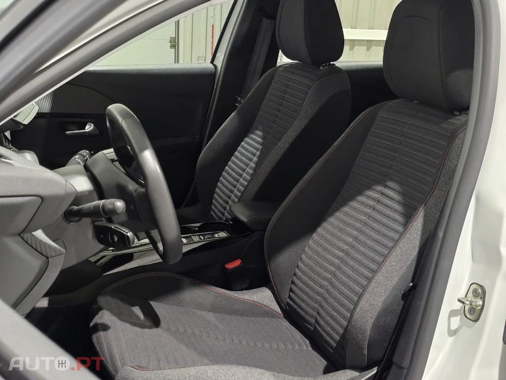 Peugeot E-208 50 kWh Active