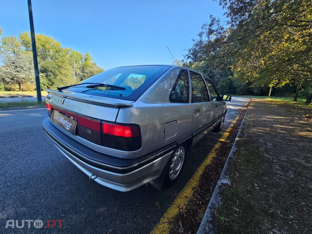 Renault 21 GTS