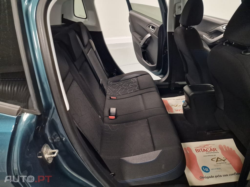 Peugeot 2008 1.2 PURETECH STYLE