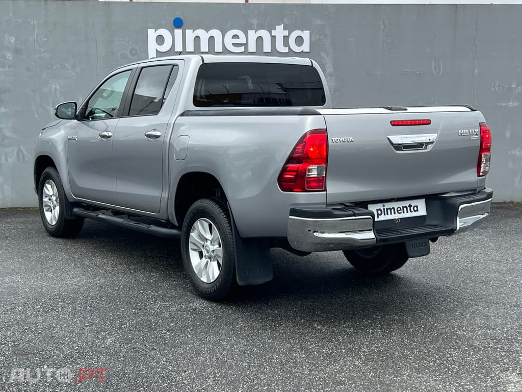 Toyota Hilux 2.4 D-4D 2WD CD Tracker