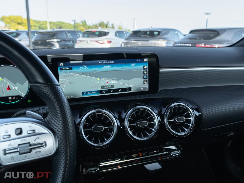 Mercedes-Benz A 250 e AMG Line