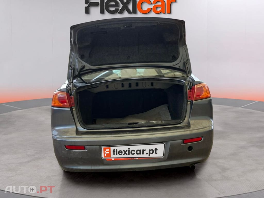 Mitsubishi Lancer 1.5 Invite