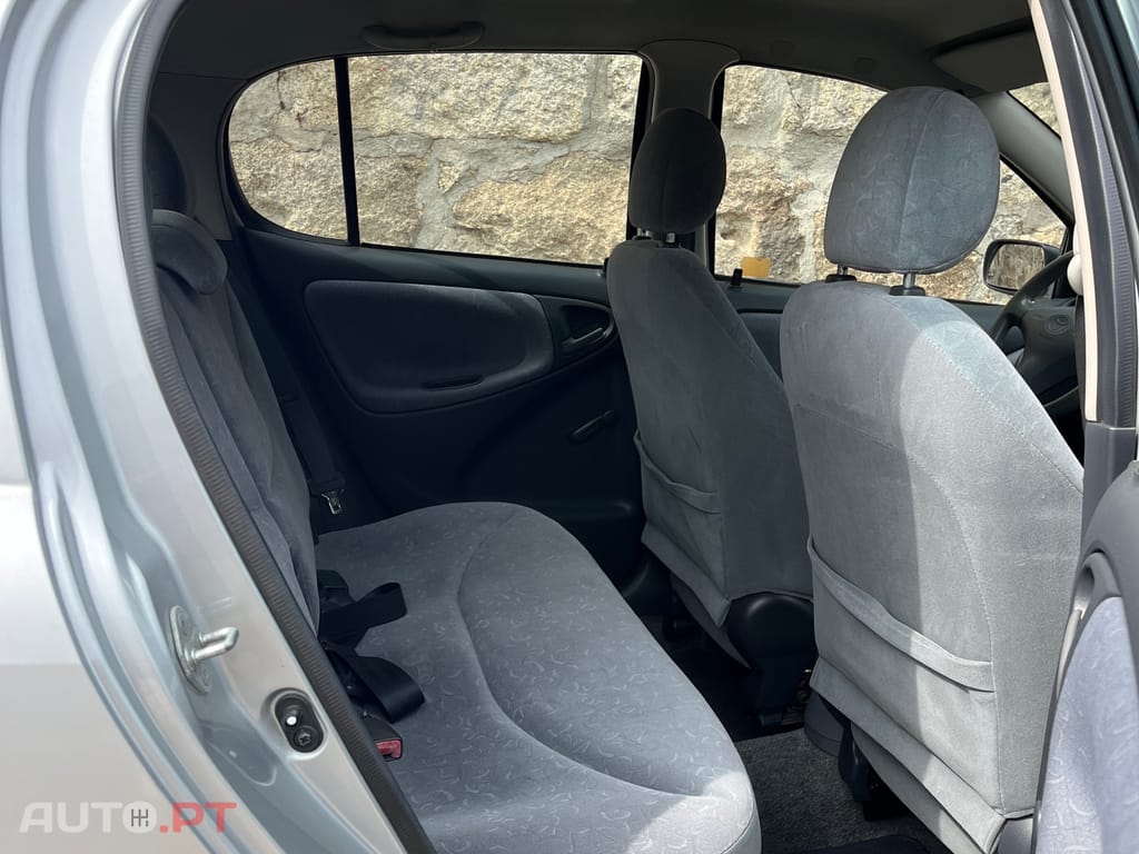 Toyota Yaris 1.0 vvti Sol