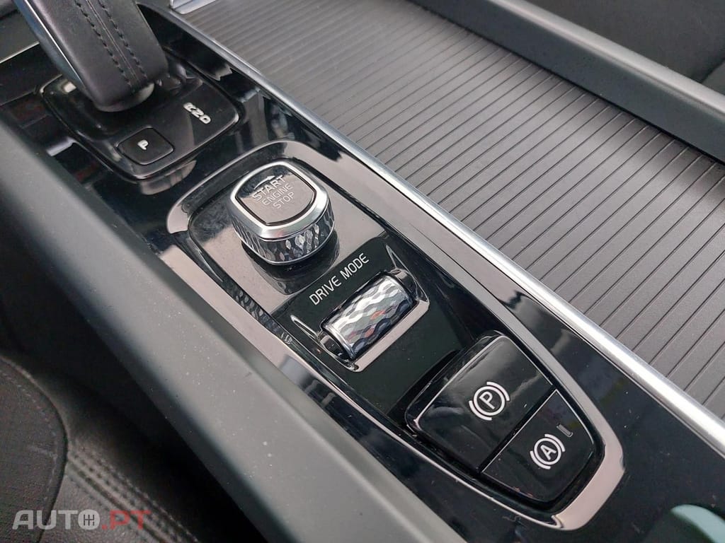 Volvo XC60 2.0 T8 PHEV Momentum AWD