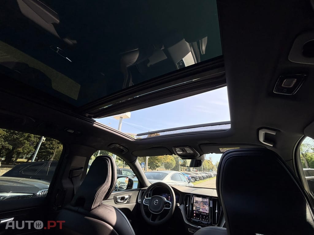 Volvo XC 60 2.0 T6 PHEV Black Edition AWD — fotografia 2