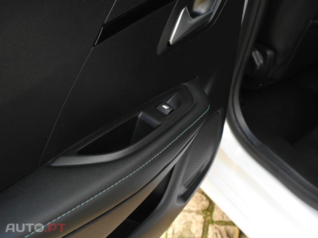 Peugeot E-208 50 kWh Active