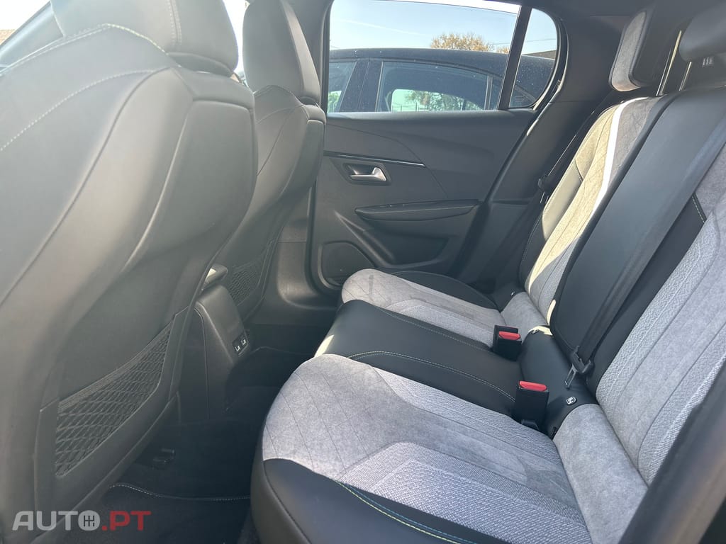 Peugeot E-208 50 kWh GT Pack