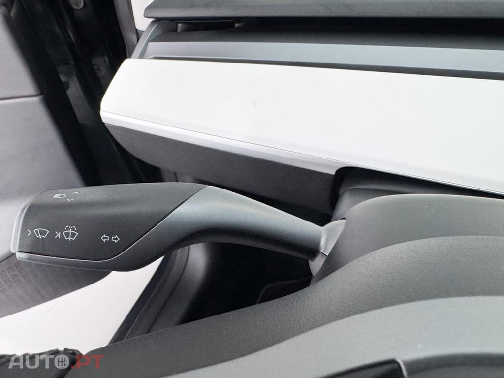 Tesla Model 3 RWD PLUS AUTO