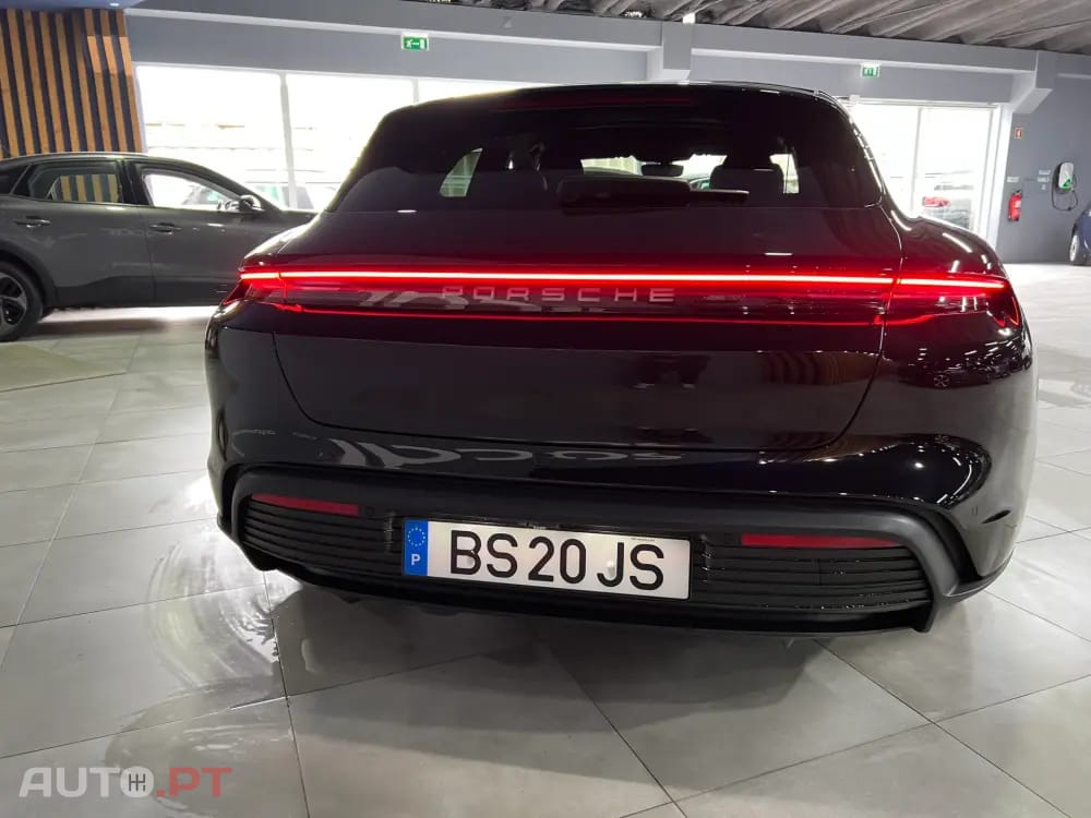 Porsche Taycan Outro