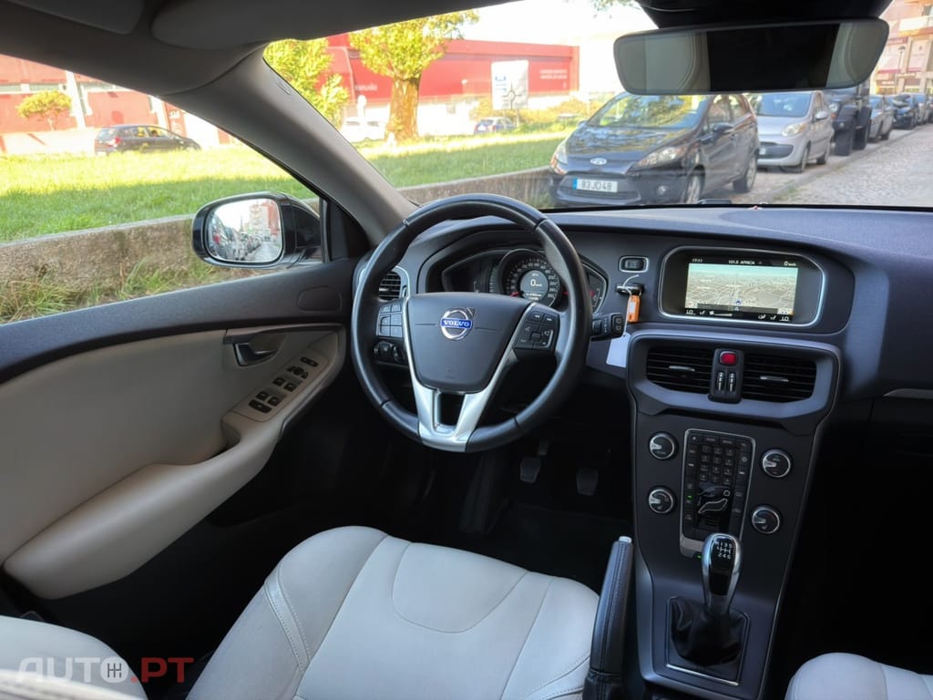 Volvo V40 Cross Country 1.6 D2 Momentum